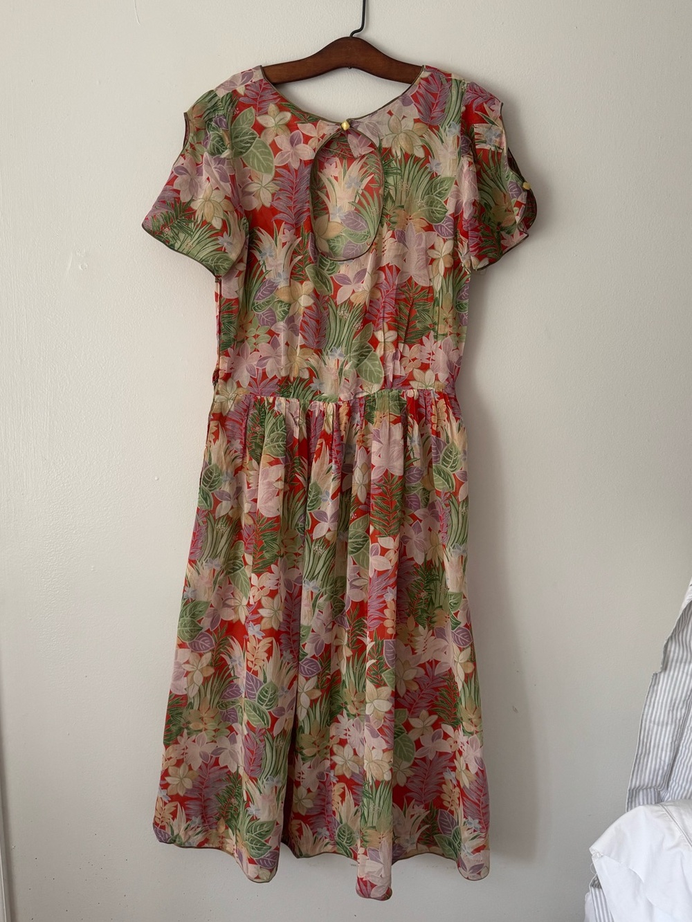 Vintage 1940s 50s Cotton Tropical Floral Keyhole Dress. - Picture 2 of 6